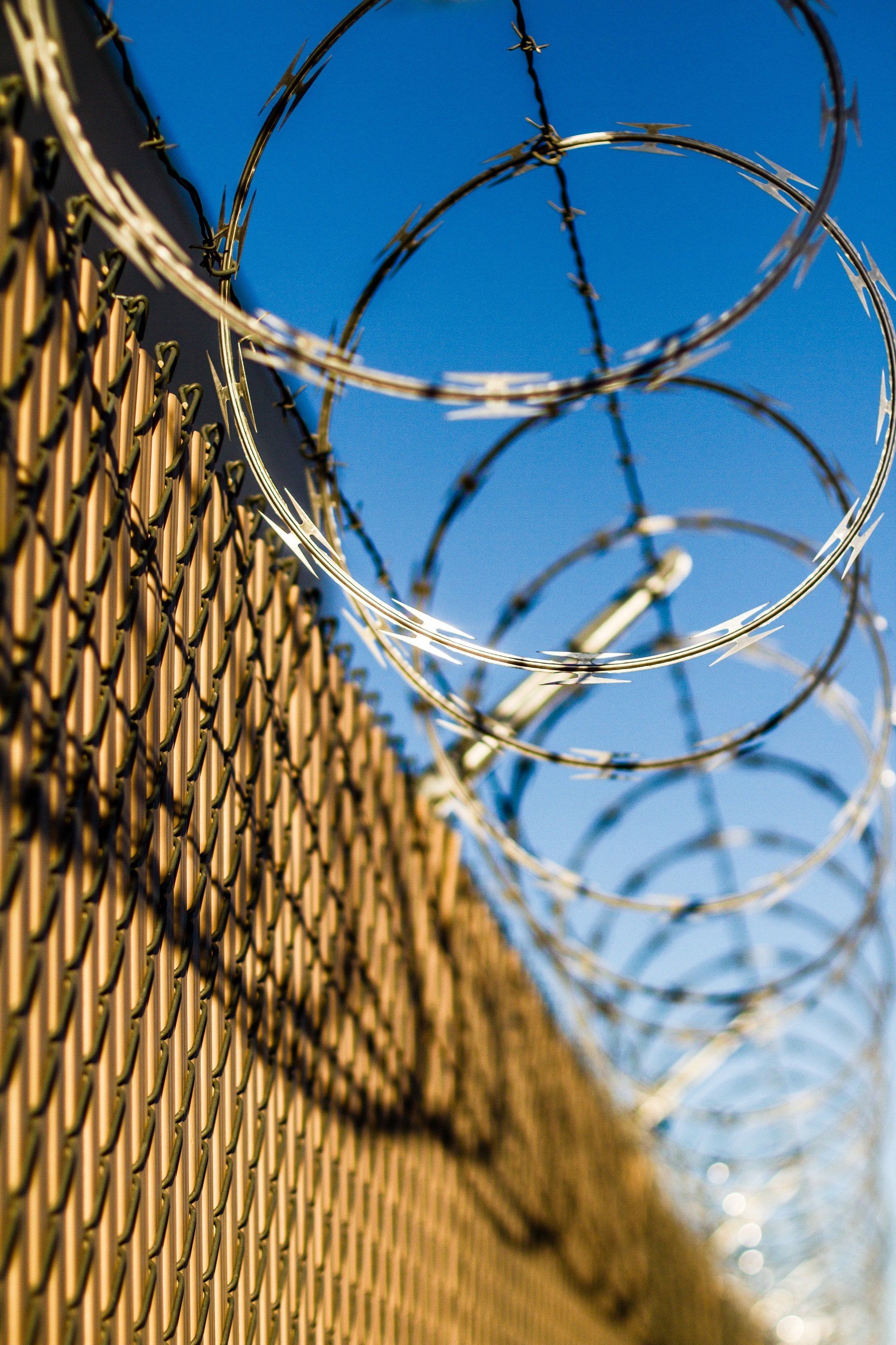 Using Barbed & Razor Wire In Fencing